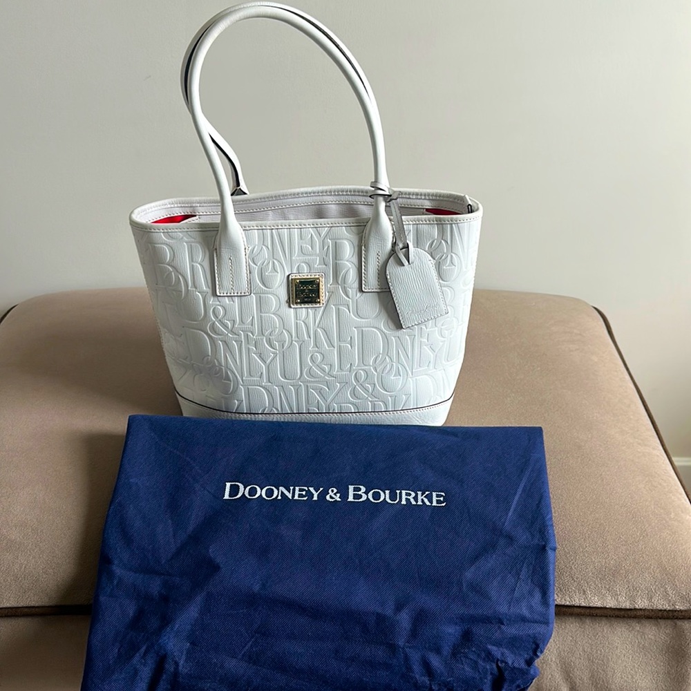 DOONEY & BOURKE- White